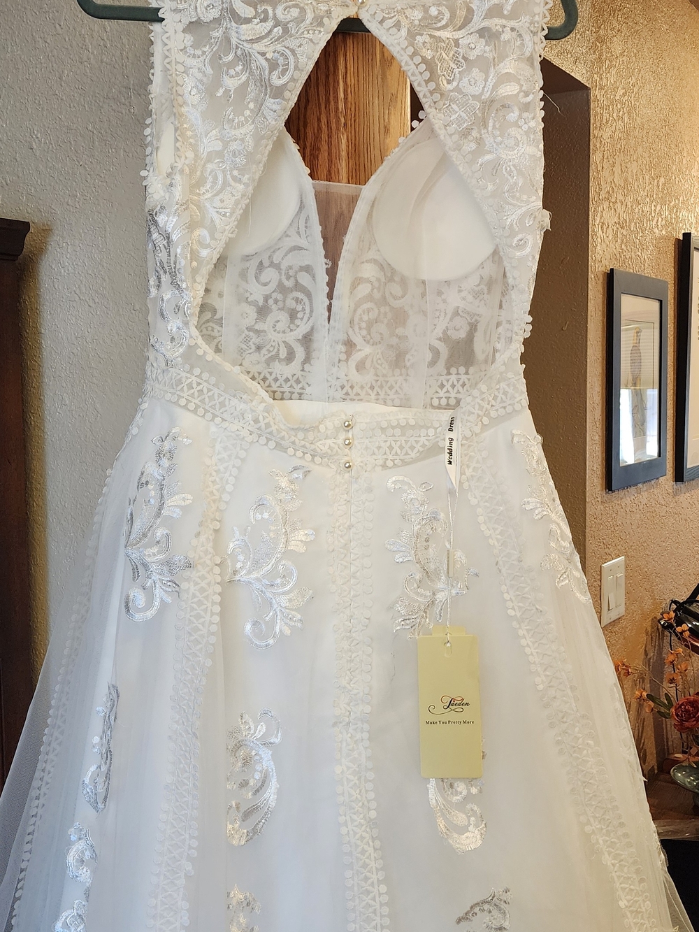 Elegant White Lace A-Line Wedding Dress with V-Neck - Picture 5 of 6